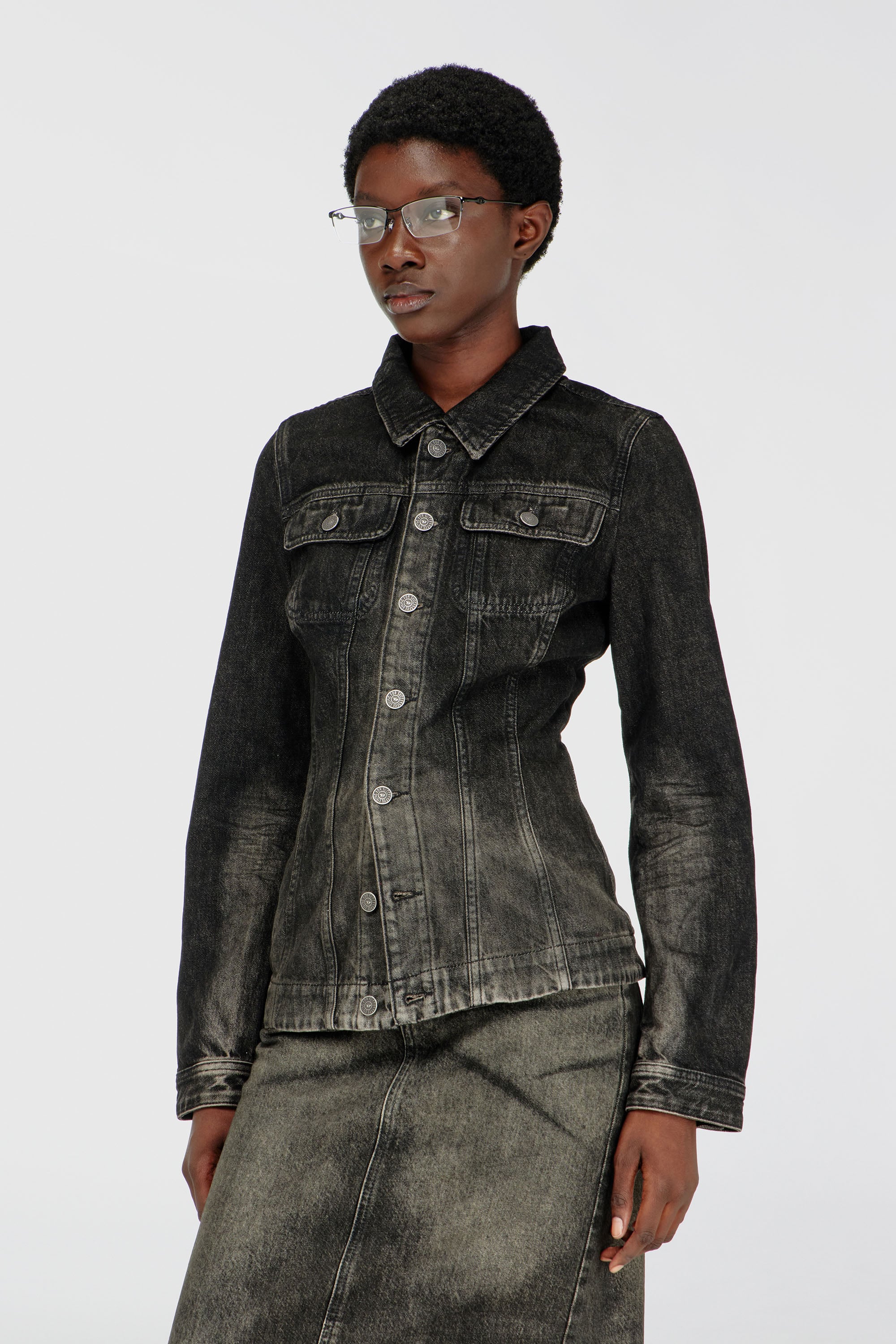 Diesel - DE-KATERIN-FSJ, Woman's Fitted trucker jacket in dirty-effect denim in Black - 1